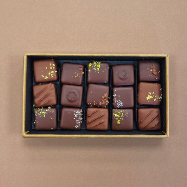 Photo d'un coffret de 15 pralinés aux 6 saveurs